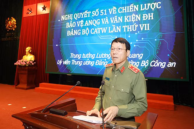 Thứ trưởng Lương Tam Quang quán triệt Nghị quyết số 51-NQ/TW của Bộ Chính trị tại Hội nghị.