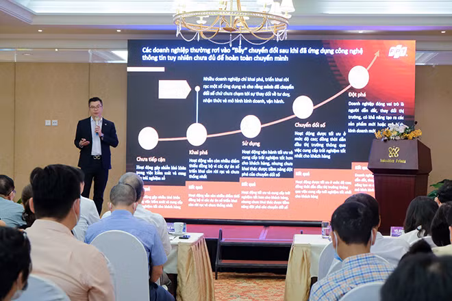 Đại diện FPT trình bày tại phiên “Thương mại, dịch vụ, nông nghiệp công nghệ cao”.