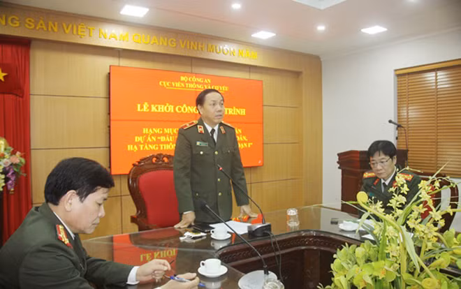 Thiếu tướng Nguyễn Thế Bình phát biểu tại lễ phát động khởi công công trình hạ tầng truyền dẫn giai đoạn I. Thiếu tướng Nguyễn Thế Bình phát biểu tại lễ phát động khởi công công trình hạ tầng truyền dẫn giai đoạn I.