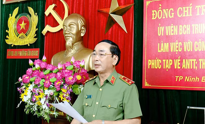 Thứ trưởng Trần Quốc Tỏ phát biểu tại buổi làm việc.