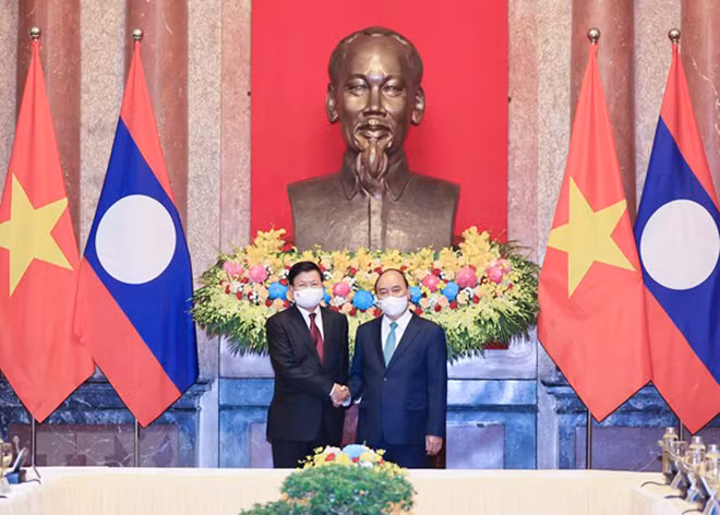 Chủ tịch nước Nguyễn Xuân Phúc hội kiến Tổng Bí thư, Chủ tịch nước Lào Thongloun Sisoulith. (Ảnh: Thống Nhất/TTXVN)