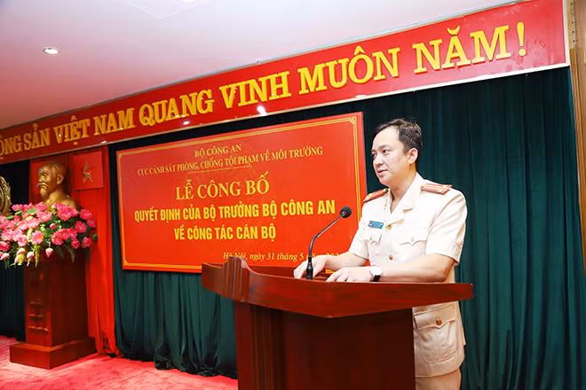Trung tá Trần Thái Quang Hoàng phát biểu nhận nhiệm vụ.