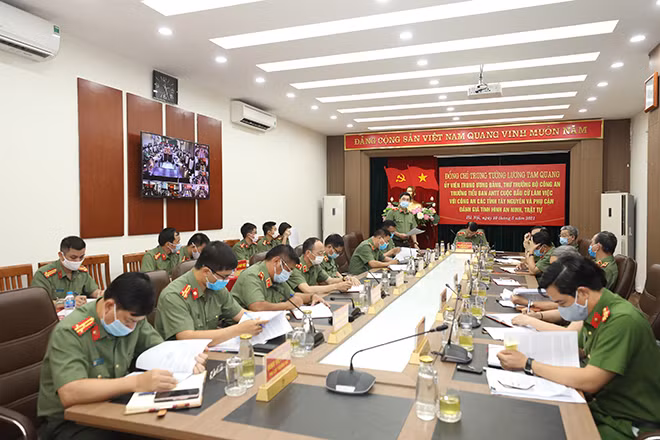 Toàn cảnh cuộc họp.