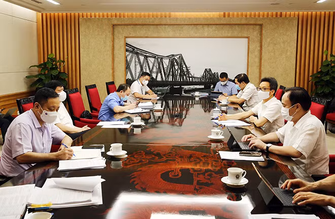 Phó Thủ tướng Vũ Đức Đam: Nhất thiết không để bất kỳ DN nào, tổ chức nào thực sự có nguồn mua được vaccine ngay mà lại không mua về được. Ảnh: VGP/Đình Nam