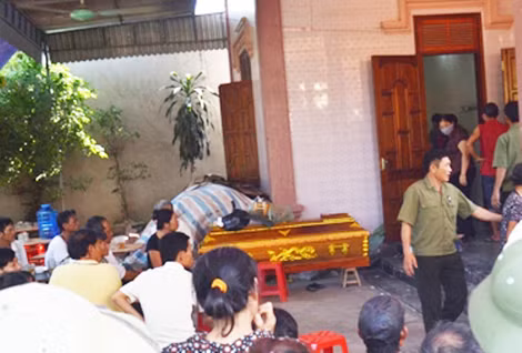 Cơ quan công an đang tổ chức khám nghiệm để điều tra nguyên nhân vụ việc (Ảnh CTV).