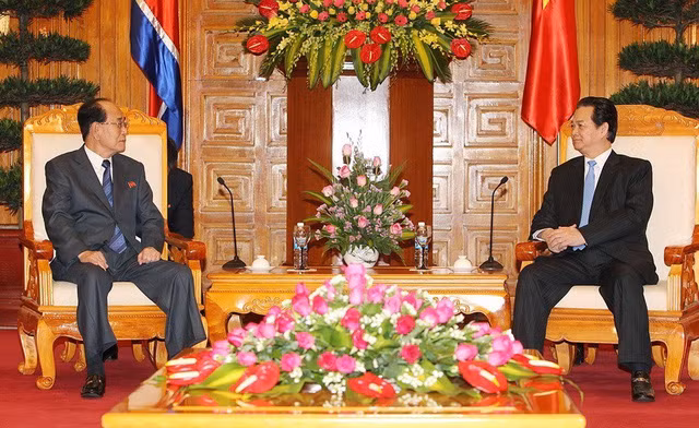 Thủ tướng Nguyễn Tấn Dũng hội kiến Chủ tịch Ủy ban thường vụ Hội nghị Nhân dân tối cao Triều Tiên Kim Yong-nam thăm hữu nghị chính thức Việt Nam, chiều 7-8-2012, Hà Nội.