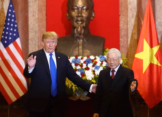 Ngay sau cuộc gặp, nhà lãnh đạo hai nước đã tổ chức hội đàm.