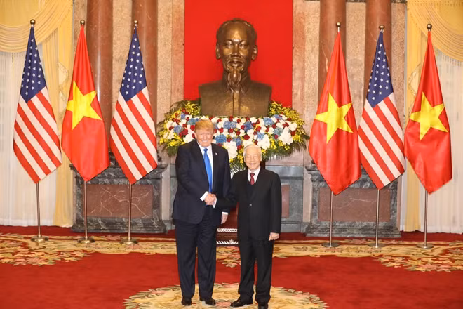 11h ngày 27-2, Tổng thống Mỹ Donald Trump đã tới Phủ Chủ tịch và gặp Tổng Bí thư, Chủ tịch nước Việt Nam Nguyễn Phú Trọng.