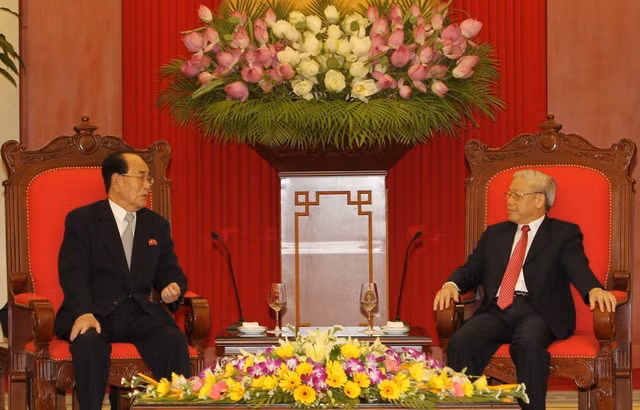 Tổng Bí thư Nguyễn Phú Trọng tiếp Chủ tịch Uỷ ban thường vụ Hội nghị Nhân dân tối cao Triều Tiên Kim Yong-nam sang thăm hữu nghị chính thức Việt Nam, chiều 6-8-2012, tại Trụ sở Trung ương Đảng.