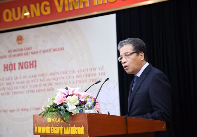 Thứ trưởng Ngoại giao Đặng Minh Khôi, Chủ nhiệm Ủy ban Nhà nước về người Việt Nam ở nước ngoài phát biểu tại hội nghị.