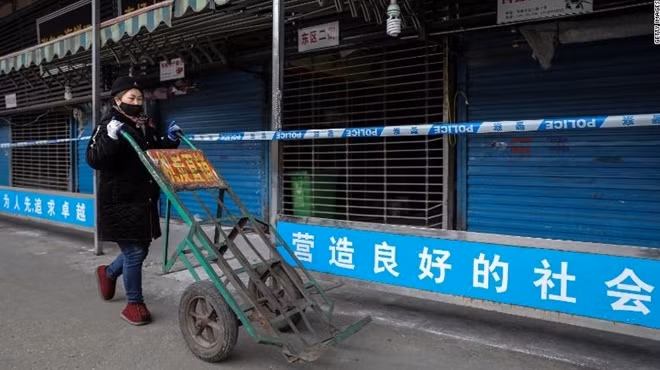 Các tiểu thương tại thành phố Vũ Hán "khốn đốn" vì các khu chợ đều phải đóng cửa để phòng dịch.
