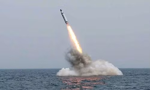 Triều Tiên phóng thử tên lửa đạn đạo từ tàu ngầm hồi tháng 4/2016. Ảnh: KCNA. Triều Tiên phóng thử tên lửa đạn đạo từ tàu ngầm hồi tháng 4/2016. Ảnh: KCNA.
