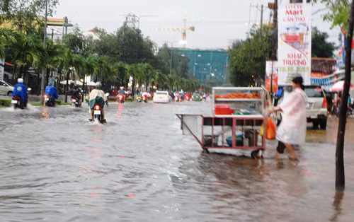 Nhiều tuyến đường nội đô TP Cần Thơ bị ngập.