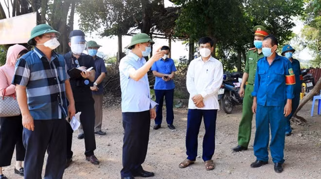 Chủ tịch UBND tỉnh Bắc Giang Lê Ánh Dương chỉ đạo chống dịch