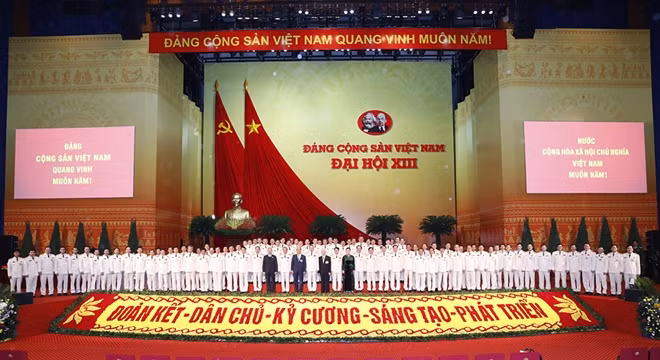 Các đại biểu CAND chụp ảnh với lãnh đạo Đảng, Nhà nước.