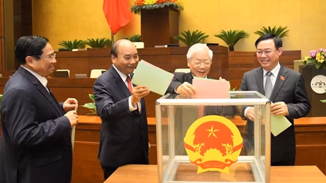 Các đại biểu Quốc hội bỏ phiếu bầu