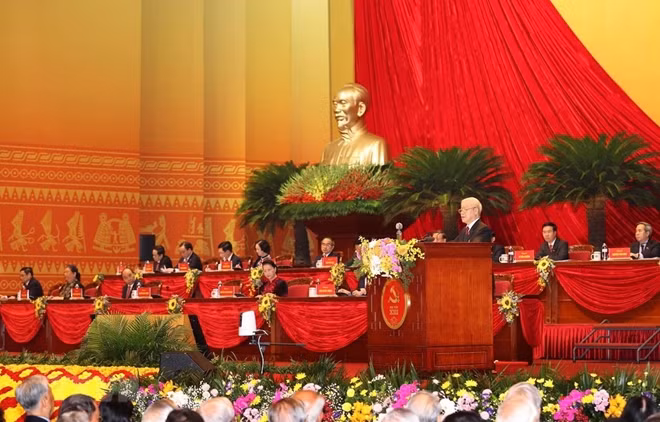 Đồng chí Tổng Bí thư, Chủ tịch nước Nguyễn Phú Trọng trình bày văn kiện đại hội