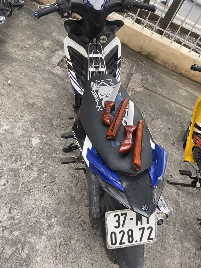 Phương tiện và dao kiếm lái xe mang theo