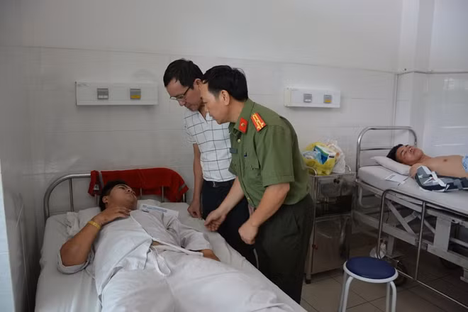 Dù bị thương nhập viện nhưng các hiệp sĩ này vẫn mong muốn tiếp tục chống lại cái xấu,cái ác, giữ bình yên cho TP