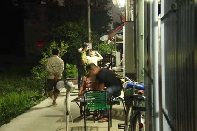 Công an lấy lời khai các nhân chứng