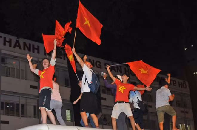 Nhưng cũng có nhiều hành động quá đà, trong đó có cả người nước ngoài