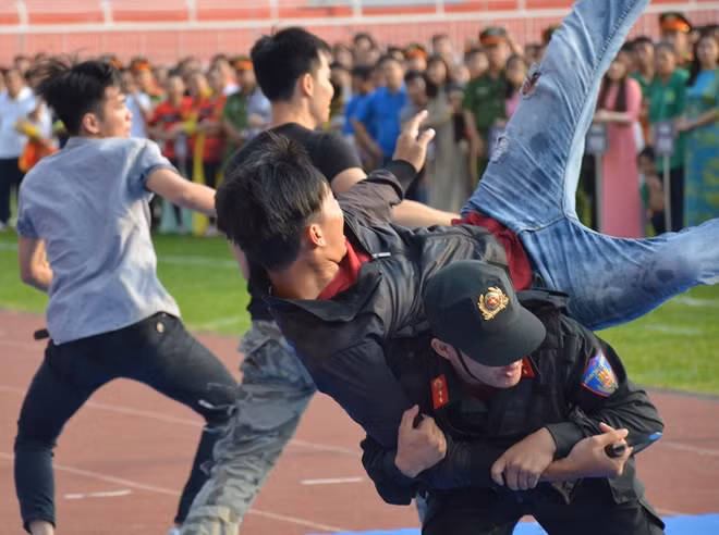 Những tình huống xử lý tội phạm quậy phá.