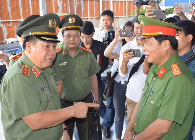 Thứ trưởng Bùi Văn Thành làm việc với Cảnh sát PCCC TP về nguyên nhân vụ cháy thứ 2 tại chung cư Carina Plaza