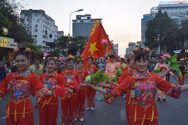 Những cô "tiên nữ" xinh đẹp trong đoàn diễu hành
