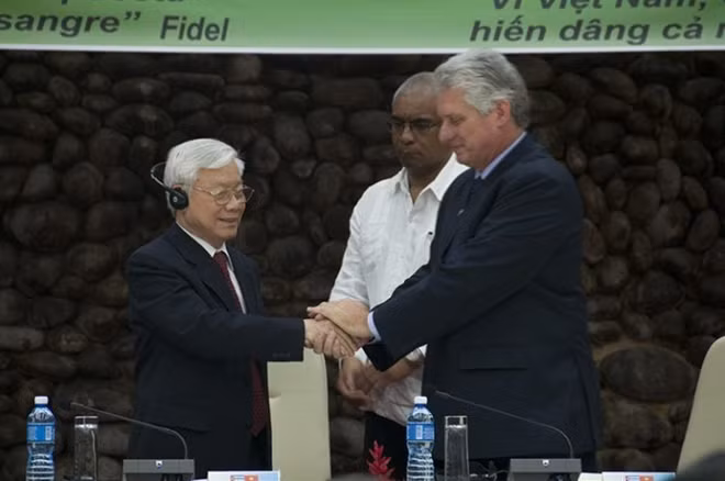 Tổng Bí thư Nguyễn Phú Trọng và đồng chí Miguel Días-Canel tại buổi lễ.