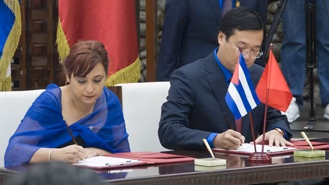 Lễ ký kết thỏa thuận trao đổi và hợp tác giữa hai nước Việt Nam - Cuba.