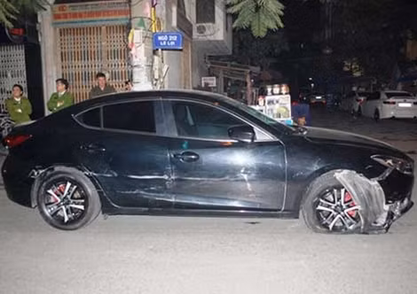 Xe ôtô gây tai nạn liên hoàn tại phố Lê Lợi (Hải Phòng) ngày 29-11-2015.