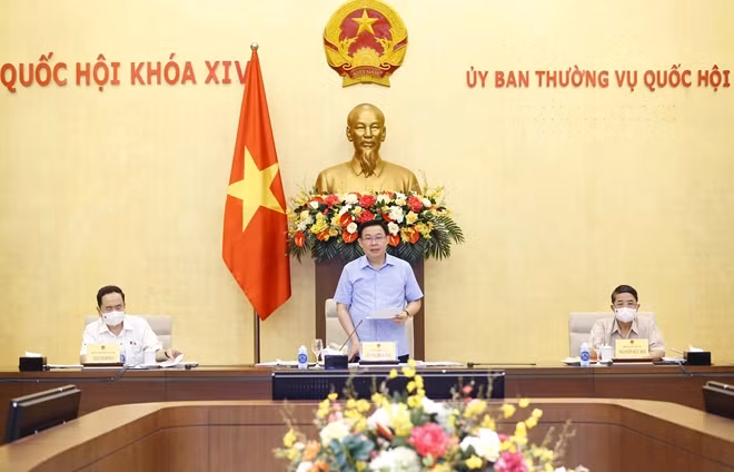 Chủ tịch Quốc hội Vương Đình Huệ phát biểu tại buổi làm việc.