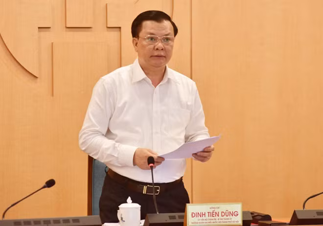 Bí thư Thành uỷ Đinh Tiến Dũng chỉ đạo tại buổi làm việc.