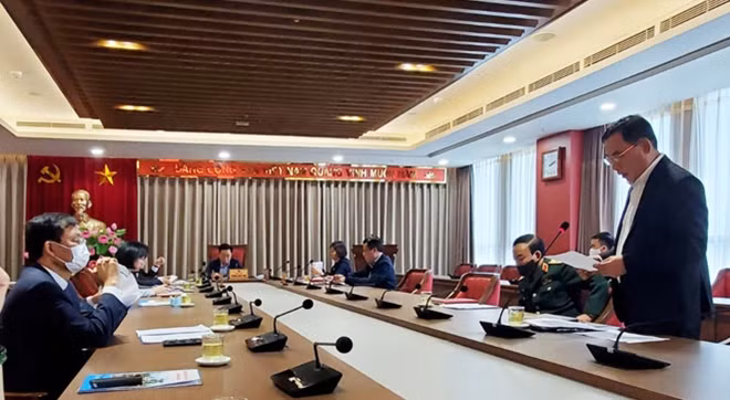 Thường trực Thành ủy Hà Nội nghe và chỉ đạo về tình hình phòng, chống dịch COVID-19 trên địa bàn thành phố