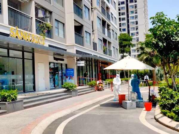 Tòa nhà S202, Khu đô thị Vinhome Ocean Park đang bị phong tỏa.