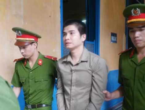 Bị cáo Long sau phiên xử.