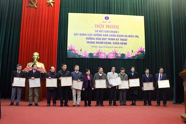 Nhiều cá nhân và tập thể có nhiều đóng góp trong xây dựng Quy trình kỹ thuật trong KCB và Hướng dẫn chẩn đoán và điều trị được tặng thưởng.