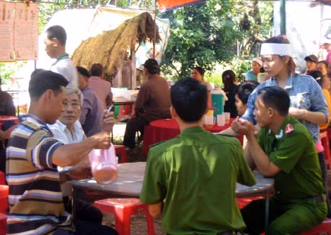 Lễ tang ba nạn nhân.