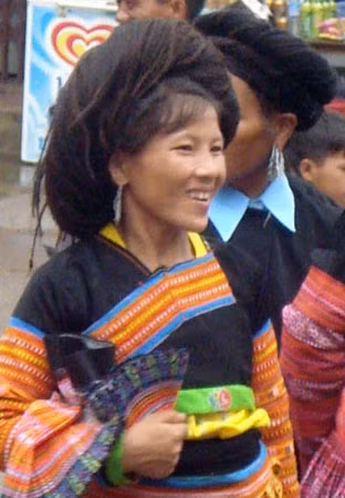Em gái Mông trong ngày hội.