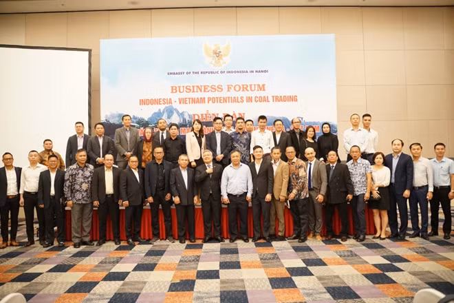 Các đại biểu tham dự diễn đàn.