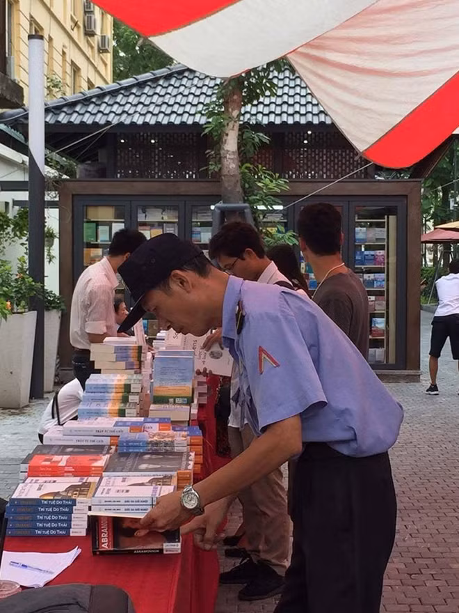 Những cuốn sách giới thiệu tại sự kiện có nội dung và đề tài khác nhau, tao sự đa dạng và hứng thú cho người tham gia.