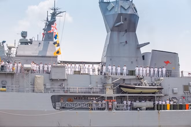 Tàu HMAS Toowoomba cập cảng Sài Gòn ngày 19-4.