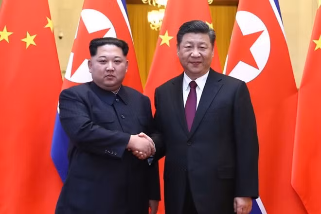 Nhà lãnh đạo CHDCND Triều Tiên Kim Jong-un đã có chuyến thăm không chính thức tới Trung Quốc từ ngày 25 đến 28-3 theo lời mời của Chủ tịch Trung Quốc Tập Cận Bình.