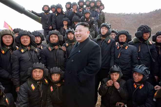 Nhà lãnh đạo Triều Tiên Kim Jong-un đang chỉ đạo cuộc thi của Quân đội Nhân dân Triều Tiên năm 2017. Ảnh: Reuters