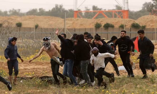 Nhóm người biểu tình Palestine. Ảnh: Getty