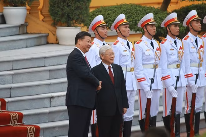 Tổng Bí thư Nguyễn Phú Trọng bắt tay Tổng Bí Thư, Chủ tịch nước Trung Quốc Tập Cận Bình.