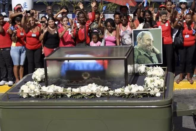 Tro cốt của lãnh tụ Fidel Castro sẽ được chôn cất cạnh phần mộ của anh hùng cách mạng Jose Marti. Nhiều nhà lãnh đạo thế giới dự kiến sẽ có mặt tại lễ tang vào ngày hôm nay (4/12). Ảnh: Reuters