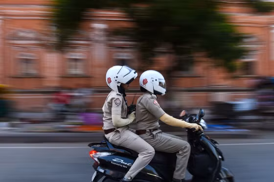 Tất cả những nữ cảnh sát trong đội đều được đào tạo võ thuật và kiến thức luật trong nhiều tháng. Ảnh: Getty