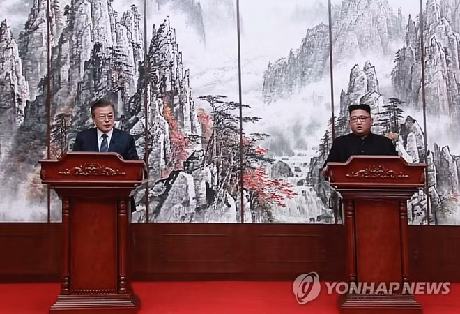 Hai nhà lãnh đạo tại cuộc họp báo chung. Ảnh: Yonhap
