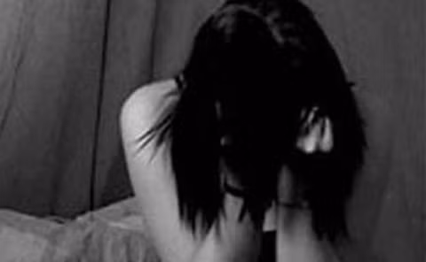 Đêm đó, ông ta đã quật ngã cháu xuống để cướp đi đời con gái trắng trong của cháu.
